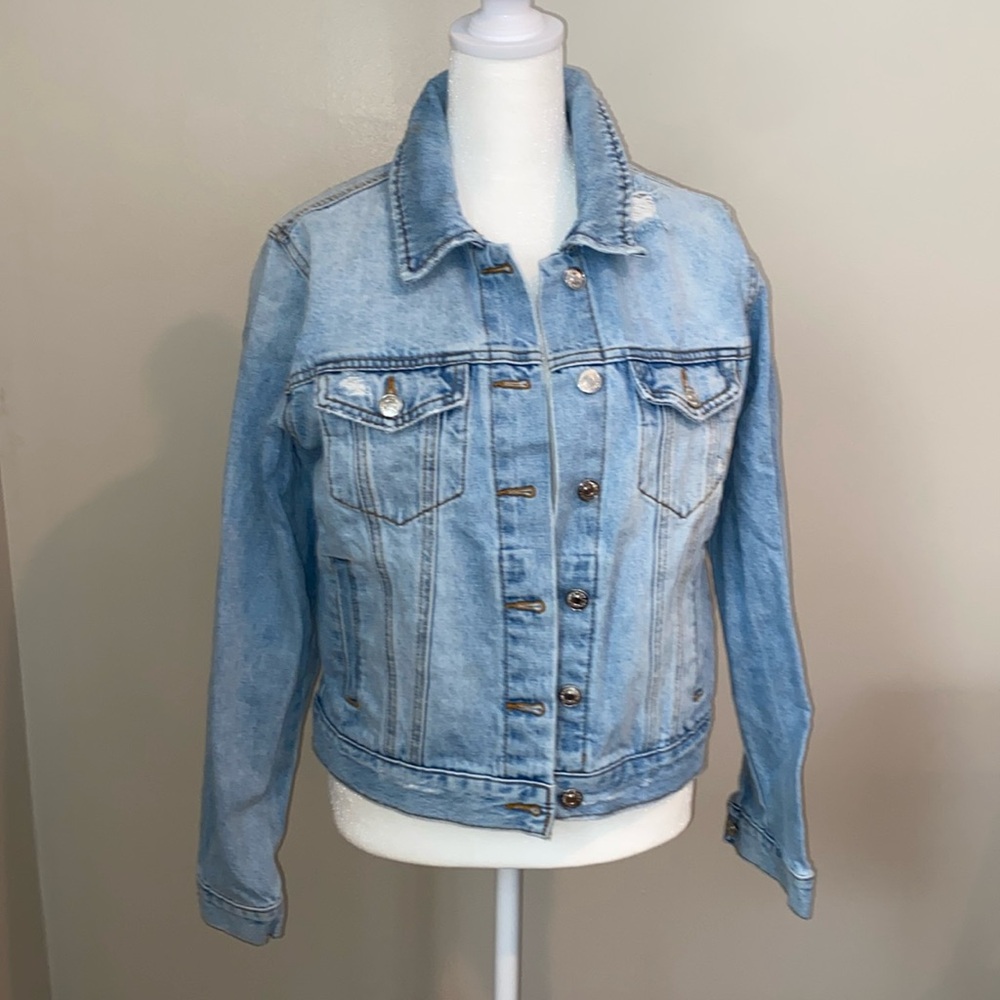 Forever 21 Traditional Distressed Pale Denim Jacket in Medium